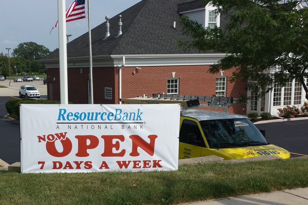Outdoor custom yard sign by Banner Up displays a bank's operating hour